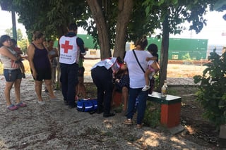 Paramédicos de la Cruz Roja atendieron a la menor.