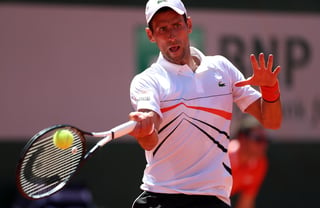 Novak Djokovic no tuvo problemas para derrotar 6-3, 6-3, 6-2 al italiano Salvatore Caruso en dos horas y cuatro minutos.