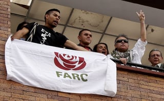 Rodrigo Londoño, líder del partido FARC, señaló que no existe relación entre la organziación política y la terrorista.