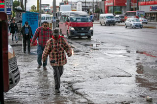 La presión migratoria y la pobreza han llevado a un aumento de las personas en situación de calle en la fronteriza ciudad mexicana de Tijuana, impactando sobre el gasto de la ciudad y generando problemas entre comerciantes, según denuncian. (ARCHIVO)