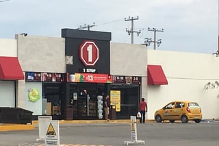 Un solitario sujeto asaltó una tienda de conveniencia ubicada en la colonia San Marcos de la ciudad de Torreón.