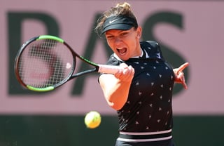 Simona Halep no tuvo ningún problema para imponerse 6-1 y 6-0 a Iga Swiatek en los octavos de final de Roland Garros. (EFE)