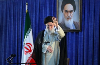 En una ceremonia multitudinaria, el ayatolá recordó que el camino del fundador de la República Islámica es la resistencia. (ARCHIVO)