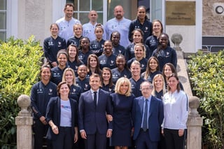 El presidente de Francia se reunió con la selección femenil. (EFE)
