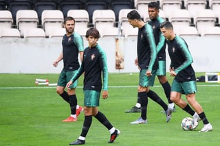 La selección portuguesa jugará hoy su partido de semifinales ante Suiza, donde buscará ganar ese encuentro para poder pasar a la final del torneo que se jugará el próximo domingo. (EFE)