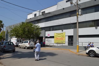 Afirman que el servicio del aseo en el ISSSTE Torreón no se realiza adecuadamente hace semanas. (ROBERTO ITURRIAGA)