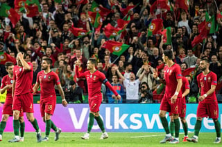Portugal se impuso 3-1 a Suiza con tres tantos de Cristiano Ronaldo (c) en la semifinal de la Liga de Naciones. (EFE)