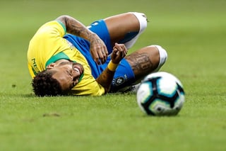 La Confederación Brasileña de Futbol (CBF) anunció este jueves que el delantero del París Saint-Germain presentó un esguice en el tobillo derecho. (EFE)