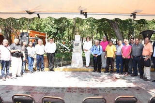 La alcaldesa María Luisa González Achem presidió el evento conmemorativo del Día de la Libertad de Expresión en México, acto realizado al pie del busto en memoria de Francisco Zarco. (EL SIGLO DE TORREÓN)