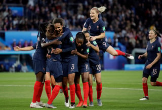 Las francesas inauguraron el Mundial con una contundente victoria ante su similar de Corea del Sur.