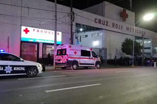 Los lesionados fueron trasladados a las instalaciones de la Cruz Roja de la ciudad de Torreón. (EL SIGLO DE TORREÓN)