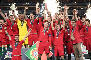 Cristiano Ronaldo fue el encargado de levantar la copa de la naciente Liga de Naciones de la UEFA.