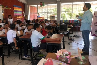Las pláticas para prvenir el bullyng se impartieron a los alumnos de las escuelas Luis A. Beauregard y Benito Juárez. (EL SIGLO DE TORREÓN)