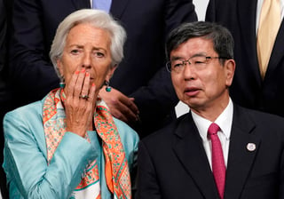 Christine Lagarde, junto a Taro Aso, ministro de Finanzas de Japón, mostró preocupación por el costo de la 'guerra comercial'. (EFE)