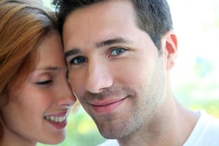 Las relaciones románticas tienen un impacto significativo en el bienestar de las personas. (ARCHIVO)