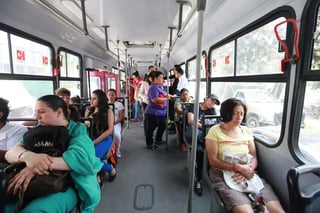 Más de la mitad de las usuarias del transporte público en Puebla han vivido acoso o violencia sexual.  (ARCHIVO)