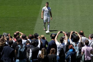 El nuevo Real Madrid echó a andar con la primera presentación de los fichajes. (AP)