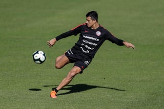 Tras recuperarse de una dolencia en el tobillo derecho, Alexis Sánchez podría jugar de inicio en el duelo de Chile ante Japón. (EFE)