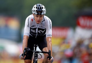 Chris Froome no podrá participar en el Tour de Francia debido a múltiples fracturas que sufrió ayer mientras entrenaba. (ARCHIVO)