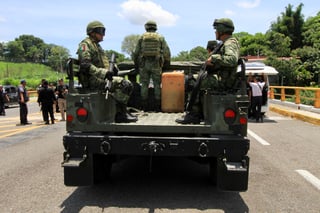 La organización Human Rights Watch (HRW) calificó de 'locura' la decisión del Gobierno de México de militarizar la frontera sur del país al tiempo que criticó que el despliegue de agentes de seguridad sea para detener migrantes y no contra delincuentes. (EFE)