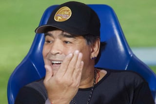 Maradona fue ingresado este jueves en la Clínica Olivos donde se sometió a una resonancia en el hombro y esta operación podría ser programada para el próximo sábado en la misma clínica de la zona norte del conurbano bonaerense. (ARCHIVO)
