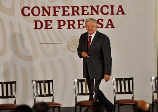 El presidente Andrés Manuel López Obrador convocó hoy a los ciudadanos a asistir el próximo 1 de julio al Zócalo de la Ciudad de México, donde presentará un informe sobre los avances de su gobierno en materia económica. (NOTIMEX)