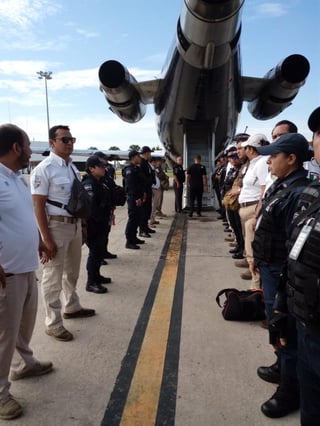 El Instituto Nacional de Migración (INM) informó hoy que fueron retornados a su país de origen 76 personas de nacionalidad cubana que permanecían en México de manera irregular. (TWITTER)