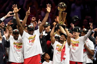 Los Raptors de Toronto conquistaron su primer campeonato el jueves al vencer a Warriors de Golden State.