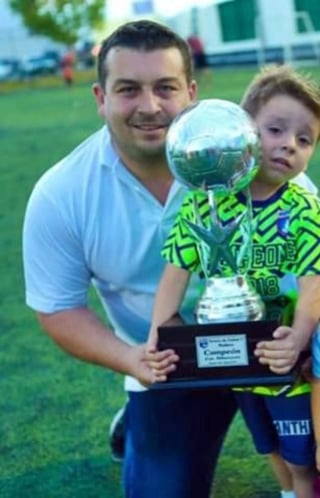 Felipe Maycotte Jr. eligió jugar futbol soccer, mientras que su padre destacó en el futbol americano.  (ESPECIAL)