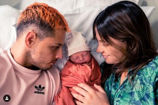El futbolista mexicano, Javier Hernández, se convirtió en padre por primera vez luego del nacimiento de su primer hijo este 16 de junio. (ESPECIAL)