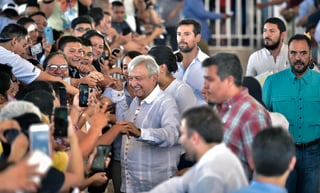  El presidente Andrés Manuel López Obrador anunció que se harán “quitas” a los pagos pendientes por una vivienda del Infonavit para adelantar la entrega de escrituras a quienes ya hayan pagado un porcentaje considerable de su crédito. (NOTIMEX)