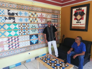 La familia Dávila impulsa el arte de los mosaicos para que se mantenga viva la tradición de este material, que es más resistente que el vitropiso. (CUAUHTÉMOC TORRES)