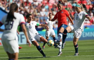Carli Lloyd (10) anotó en par de ocasiones para que las estadounidenses se impusieran a las chilenas en el segundo partido de ambas selecciones dentro del Mundial Femenil de Francia 2019. (EFE)