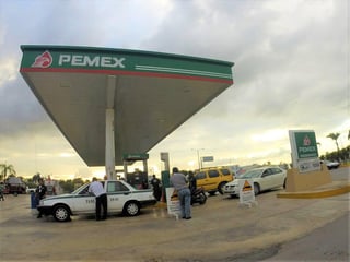 El titular de la Procuraduría Federal del Consumidor (Profeco), Ricardo Sheffield Padilla, planteó que para aumentar la competencia entre gasolineras, y con ello bajar el precio de los combustibles, los municipios podrían volverse concesionarios. (ARCHIVO)