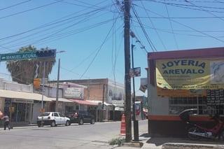 Habitantes del sector reportaron a El Siglo de Torreón un punto donde hay cables colgando. (EL SIGLO DE TORREÓN)