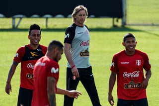 El equipo peruano marcha segundo del grupo A, debajo de Brasil y empatado con un punto con la selección venezolana. (EFE)