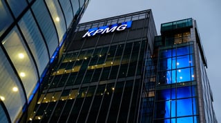 El reporte de la SEC es que la firma KPMG alteró las auditorías tras recibir información robada. (ARCHIVO)