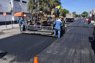 Afirma Tomás Galván, titular de Obras Públicas de Torreón, que vialidades del sur y oriente acaparan mejoras en pavimento. (EL SIGLO DE TORREÓN)