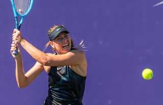 Tras cuatro meses de estar alejada de las canchas por una lesión, Maria Sharapova derrotó 7-6, 6-0 a Victoria Kuzmova en el Mallorca Open. (EFE)