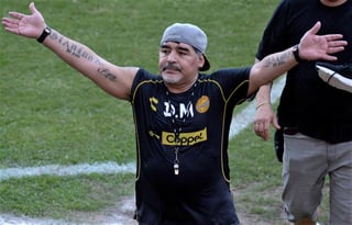 El 'Pelusa' permanece en el país austral debido a su estado de salud y no acompañó a la selección albiceleste en la Copa América que se disputa en Brasil. (ARCHIVO)