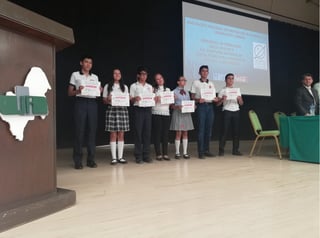 Estudiantes de educación básica de varias escuelas recibieron un reconocimiento a su destacada participación en las olimpiadas. (EL SIGLO DE TORREÓN)