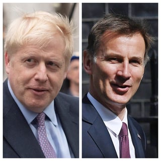 El exalcalde de Londres Boris Johnson y el ministro británico de Exteriores, Jeremy Hunt, se disputarán el liderazgo del Partido Conservador y la jefatura del Gobierno del Reino Unido, tras superar ambos este jueves la primera fase de las primarias de su formación. (ARCHIVO)
