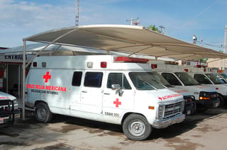 Agentes de Viesca y Matamoros fueron los primeros en acudir al auxilio y localizaron al elemento herido y a bordo de una ambulancia lo trasladaron hasta un hospital de la región. (ARCHIVO)
