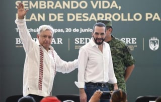 Al firmar el acuerdo, el presidente Andrés Manuel López Obrador sostuvo que por encima de las fronteras está la fraternidad universal. 'La justicia no tiene fronteras y tenemos que garantizar que haya justicia para cualquier ser humano', dijo. (TWITTER)
