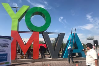 El monumento de letras es de cuatro metros de alto por 4.65 de largo y pone a Monclova con la ciudad con el logo más grande.