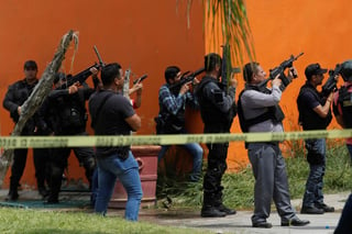 Miembros de fuerzas federales se enfrentan a un grupo armado tras el asesinato de un elemento de la policía.