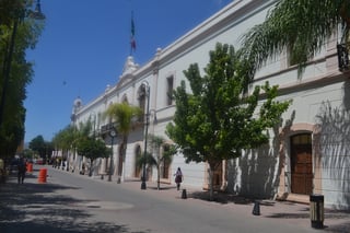 El Sindicato, ediles del Cabildo y dirigentes de partidos políticos han polemizado en torno a las plazas sindicales en el Ayuntamiento.