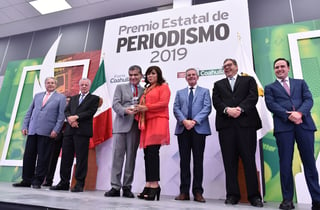 En el Premio Estatal se reconoció la labor de columnistas, reporteros, editores y colaboradores de El Siglo de Torreón.