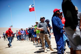 La propuesta salarial fue rechazada por el 55 por ciento de los mineros chilenos. (ARCHIVO)
