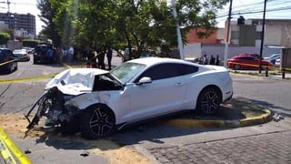 Así fue como terminó el automóvil del canterano de Santos tras el percance vial sufrido durante la madrugada del domingo. (ESPECIAL)